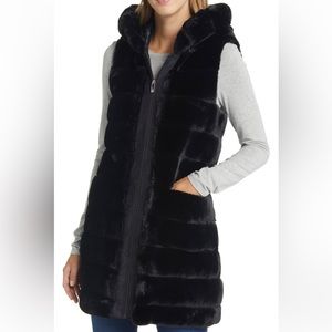 Via spiga black faux fur vest. Never worn with out tags.